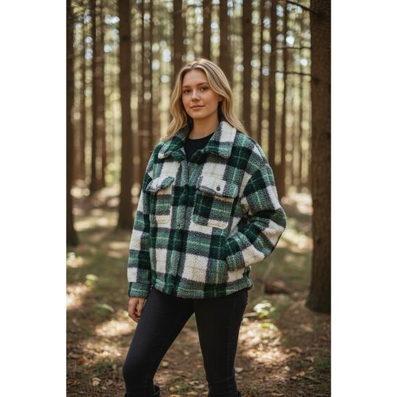 Plaid Sherpa Jacket Sz Large Thick Soft Button Front Pocket Shacket - Picture 2 of 9